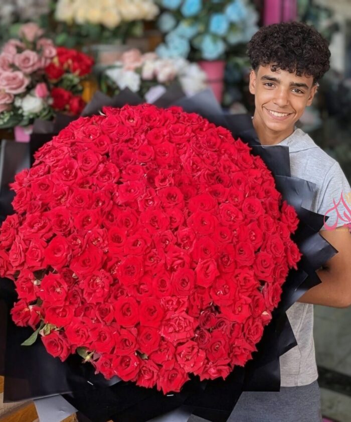 Grand Red Rose Extravaganza